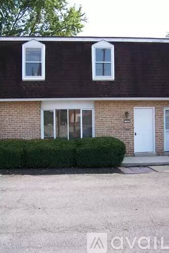 Main picture of 152 E Chapel Ave