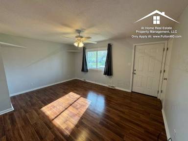 Main picture of 308 W 6th St