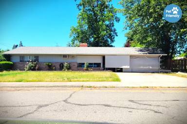 Main picture of 512 NE Dean Dr