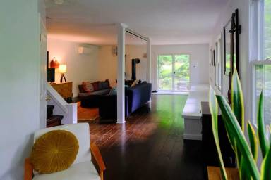 Main picture of 115 Manor Crest Ln