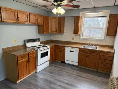Main picture of 9 E Main St