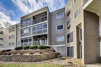 Main picture of 135 Viking Dr E