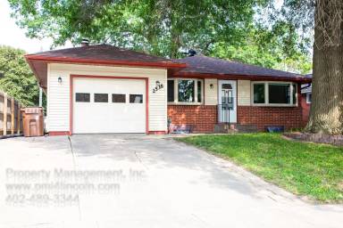 Main picture of 2538 S 54th St