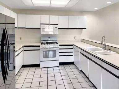 Main picture of 2601 S Broadmoor Dr