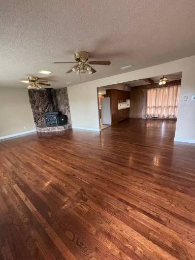 Main picture of 1420 E 21st St