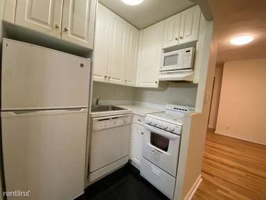 Main picture of 215 E 84th St
