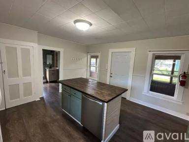 Main picture of 393 Ferry St