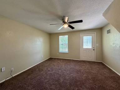 Main picture of 203 W Nolan St
