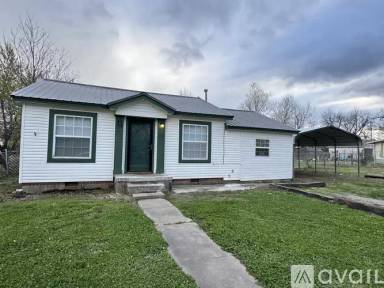 Main picture of 1031 E Oak St