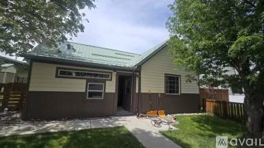 Main picture of 717 S Grant Ave