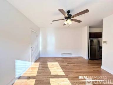 Main picture of 815-23 W Cornelia Ave