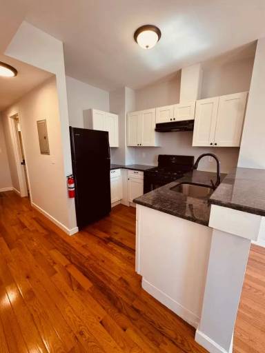 Main picture of 221 Market St