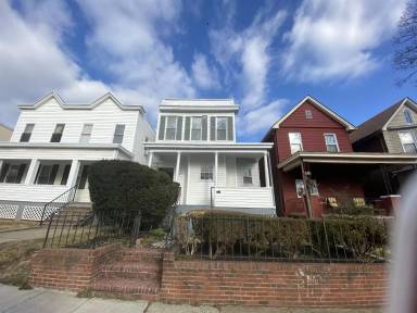 Main picture of 4025 Falls Rd