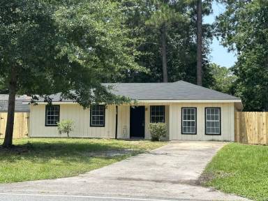 Main picture of 905 Greenbriar Rd