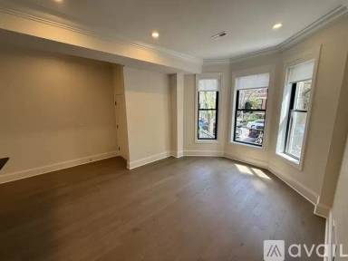 Main picture of 2039 N Fremont St