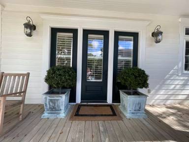 Main picture of 91 Cottage Ct