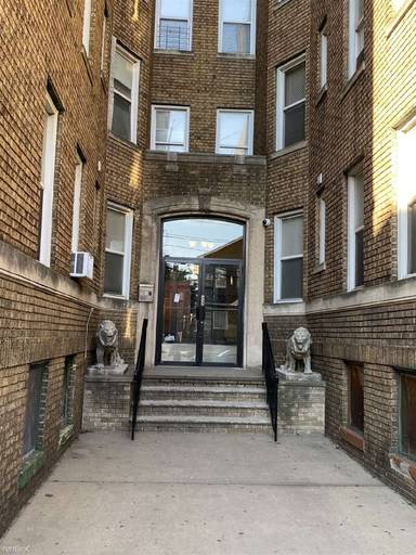 Main picture of 146 Manhattan Ave