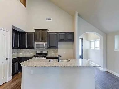 Main picture of 729 Trenton Dr