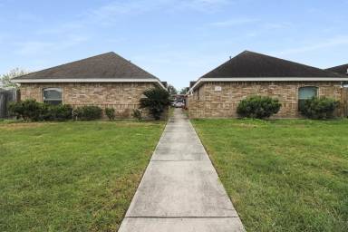 Main picture of 2304 N Erica St