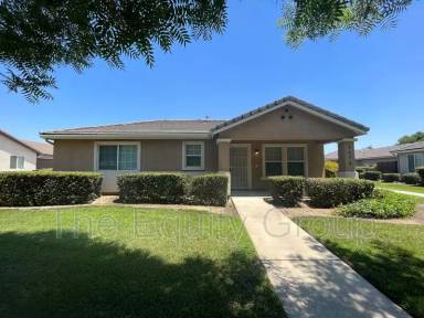 Main picture of The Courtyards at Del Lago