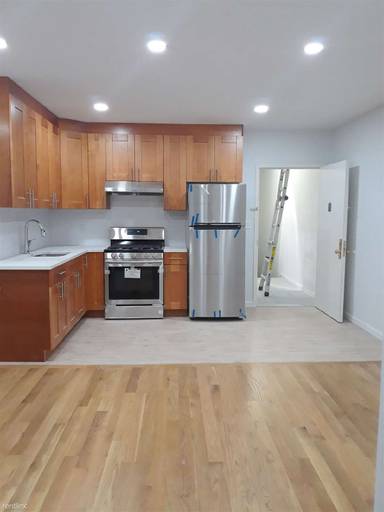 Main picture of 216 Bay 20th St