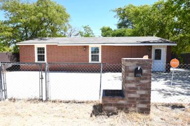 Main picture of 209 W Valley Rd