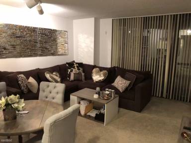 Main picture of 10 E Ontario St Apartments