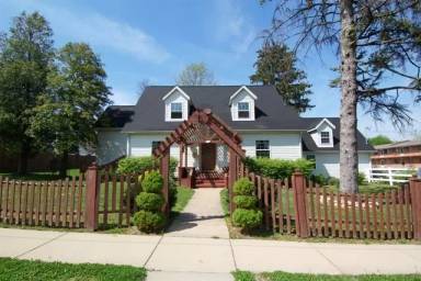 Main picture of 100 W 17th St
