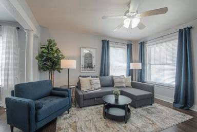 Main picture of 3833 Central St
