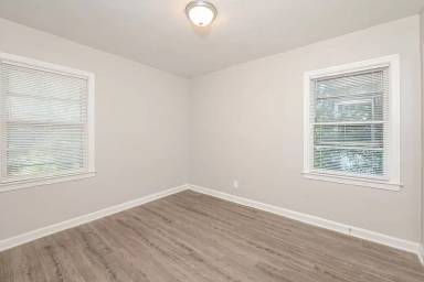 Main picture of 4685 Mitchell St