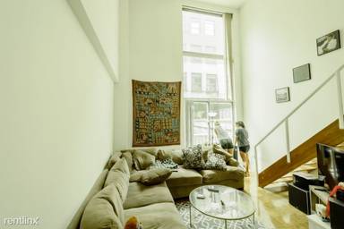Main picture of 220 E 24th St
