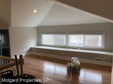 Main picture of 900 Greenwood Ave