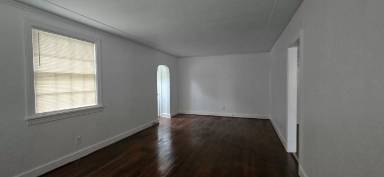 Main picture of 1513 E 49th St