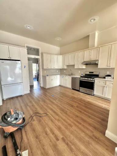 Main picture of 220 Monterey Blvd