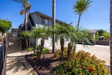 Main picture of 4639 Iowa St