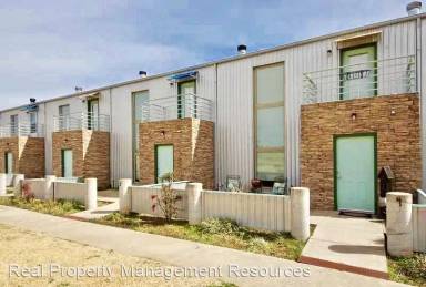 Main picture of 300 Summit Ridge Dr