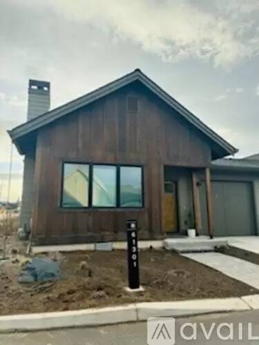 Main picture of 61301 Howe Way