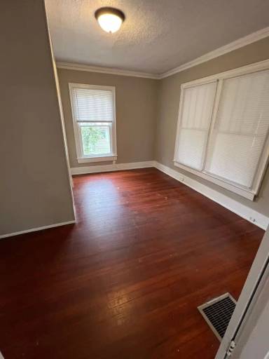 Main picture of 901 Moss St