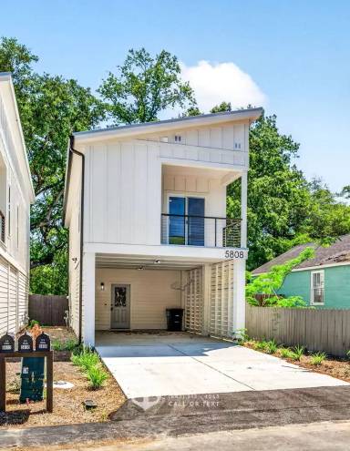 Main picture of 5808 Knight St
