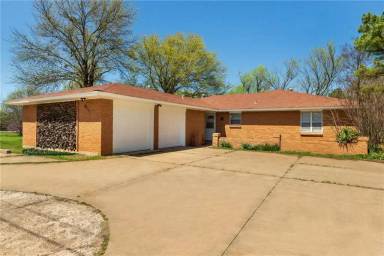 Main picture of 8517 NE 17th St