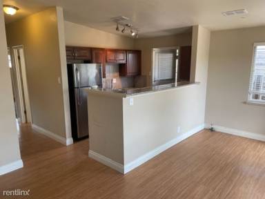 Main picture of 2035 S Acoma St