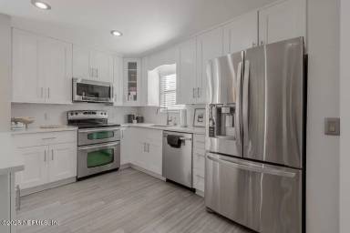 Main picture of 338 Magnolia St