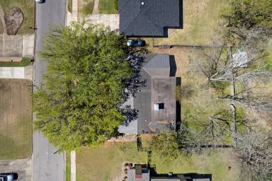 Main picture of 3525 Dresden Dr
