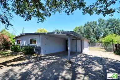 Main picture of 2883 Victor Ave