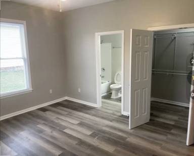 Main picture of 120 W Brown St