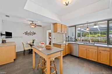 Main picture of 5105 W Park Rd