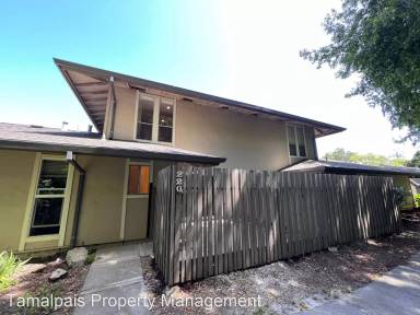 Main picture of 220 Roundtree Way
