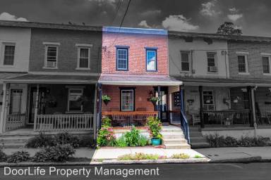 Main picture of 224 W Lafayette St