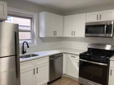 Main picture of 102 Evergreen St