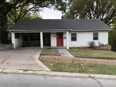 Main picture of 318 W McKinney St